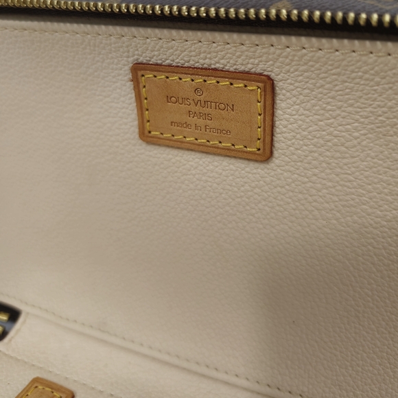 ✅️SOLD✅Louis Vuitton Monogram Trousse Brush GM Cosmetic Pouch(Date Code:VI 0052) - Picture 8 of 16